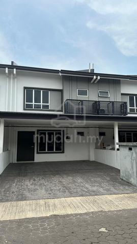 medium room female in Puncak Alam 1