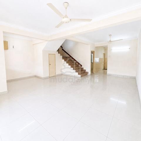 Tmn Puchong Utama PU1 Gated & Guard 4R3B Hartamas Well kept Clean 1