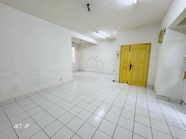 Bandar Botanic Double Storey For Rent 1
