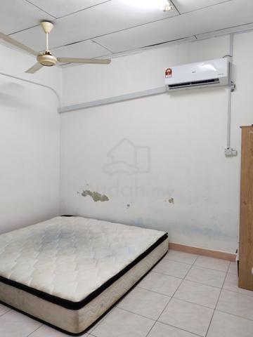 Aircond Room For Rent at Taman Kolombong 1