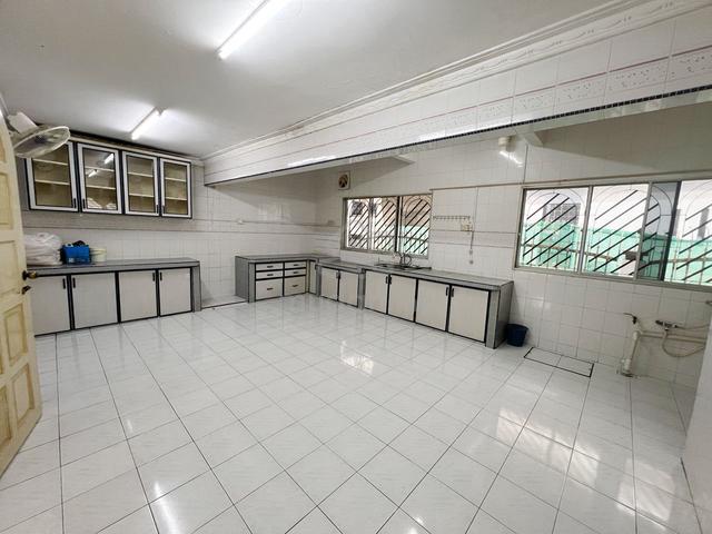 [CORNER LOT] Double Storey Tmn Usaha Jaya Bukit Desa Kepong for Rent 4
