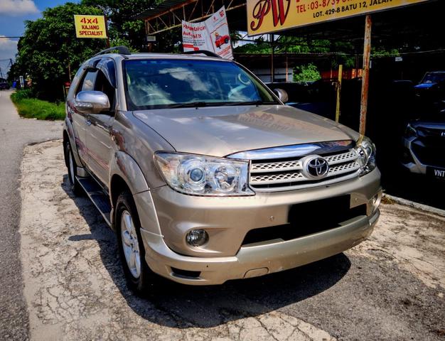 Toyota FORTUNER 2.7(A)V TRD SPORTIVO VVT-i 4X4 SUV - 4