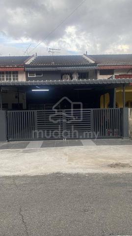 Teres 2 Tingkat Taman Sri Putra, Banting 1