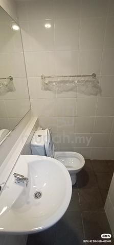 Uni Suites 5
