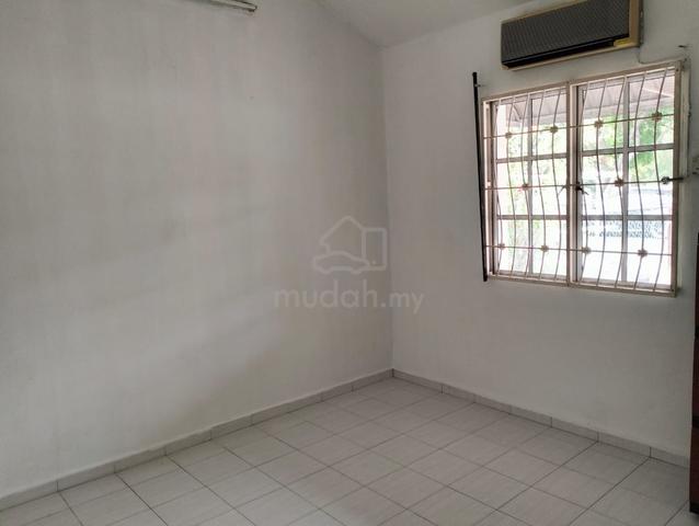 Partially furnished single storey at Batu Kawan 1