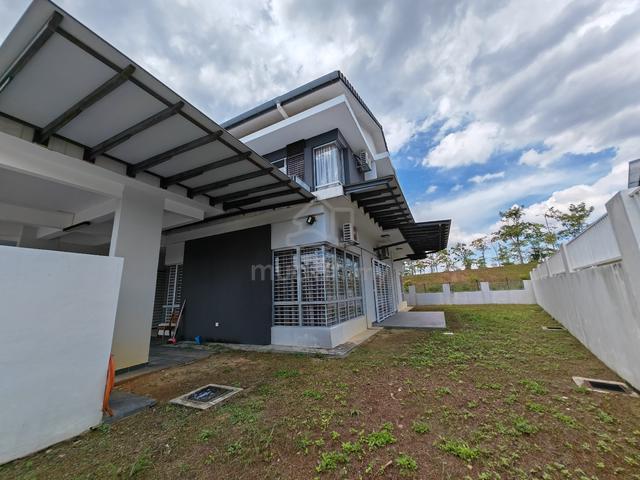 47x75 Spacious With Extra Land, Renovated Superlink House For Sale 1