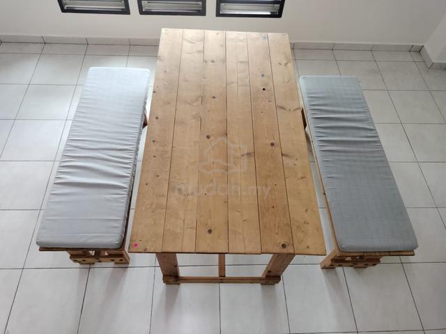 Table - photo 2 of 3