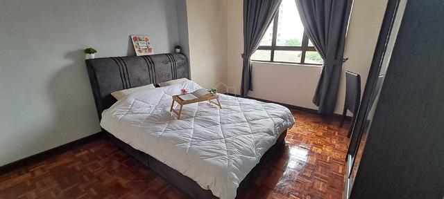 9-Min Walk to MRT! Spacious Master Bedroom for Rent 1