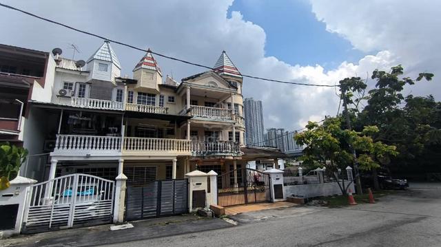 Taman Putri Jaya Cartoon House 3 Storey Nearby Mrt Open Facing 1