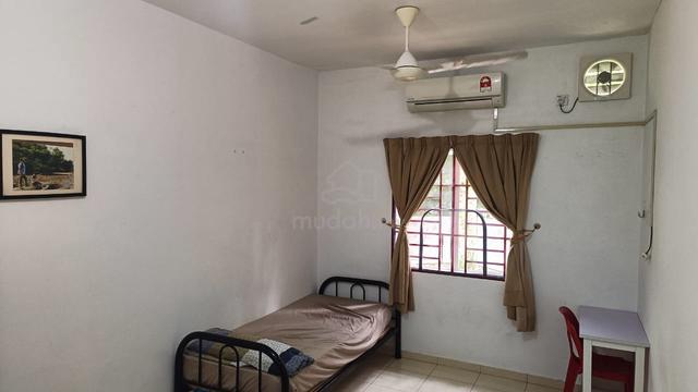 Room To Let 1