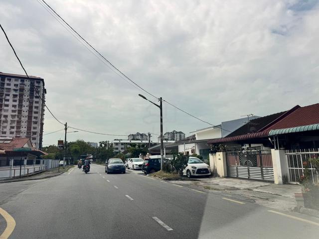 Single storey terrace corner at Batu Lanchang 1