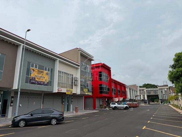 Jalan Deluxe Dengkil brand new Double Storey Shoplot For Rent 1