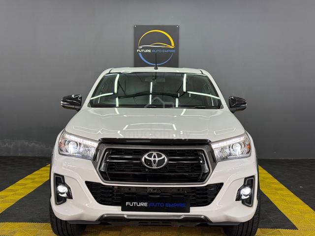 Toyota HILUX 2.8 BLACK EDITION / NO OFF ROAD 4X4 - 5