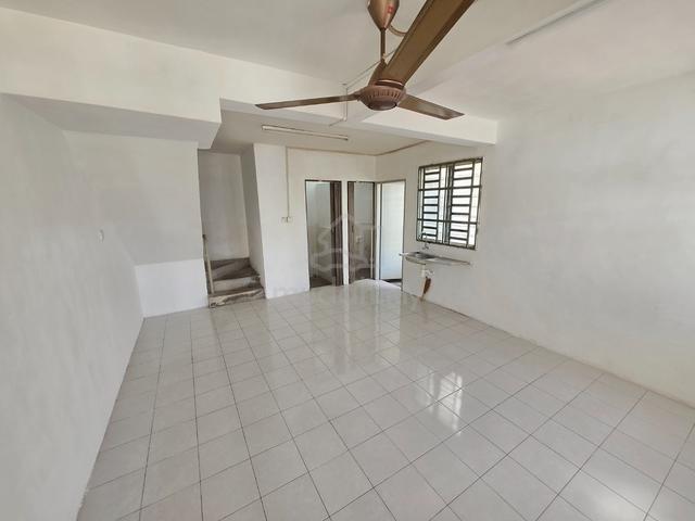 2 Storey Cluster 3 Room 2 Bathroom @ Putra Bertam, Kepala Batas 1