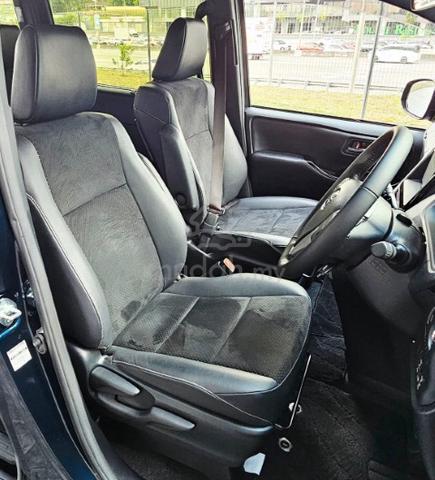 2021 Toyota VOXY 2.0 ZS KIRAMEKI III (A) Dark Blue - 2