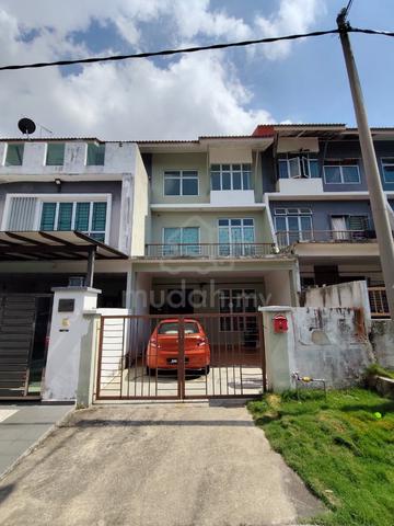 Tmn scientex senai Jaya 2.5 storey house for sale with full loan 1