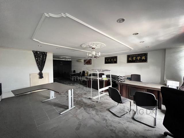 Partly Renovated & Furnished 3 Sty Shoplot Taman Sentosa Perdana Klang 1