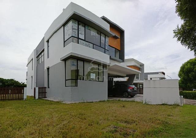 Corner Bungalow Setia Eco Fantastic View 63 X 105 Tralas 1