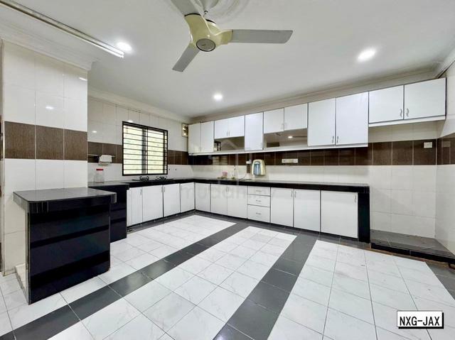 Partly Furnished & Fully Extended 1 Sty Endlot Bandar Bukit Raja Klang 1