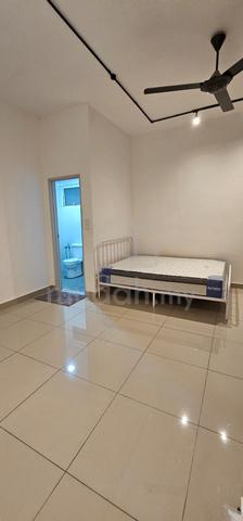 Bilik Master Room Lelaki, pemandangan tasik di Saville D'Lake, Puchong 1