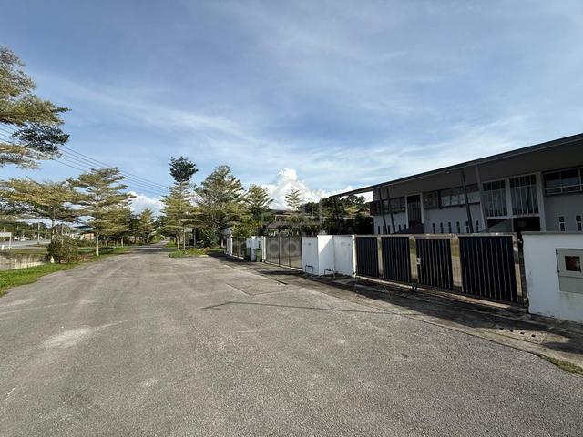 Muara Tuang Double storey Terrace intermediate For sale 1