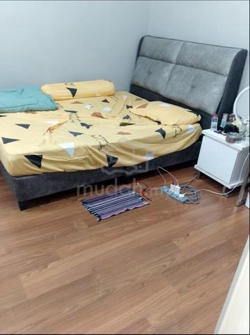 nusa height master bedroom for rent for female 1