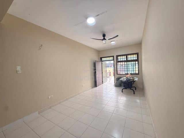 Taman Molek /  Jalan Redang 3/8 /  Double Storey  /  Rental 1