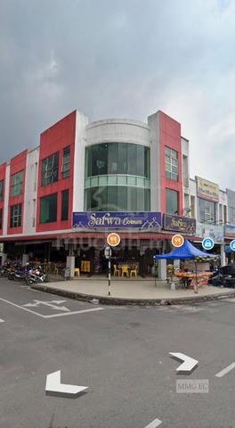 Jenjarom 3 story corner shop to sell 1