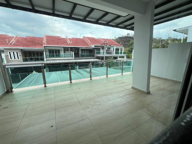 Flora Heights 22x70sf Double Storey Rinting Masai with Renovation 1