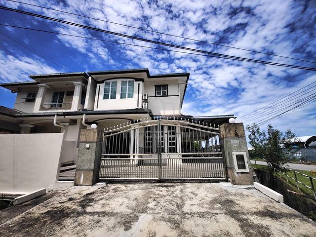 Double Storey Semi-Detached House for Sale @ Highfields, Batu Kawa 1