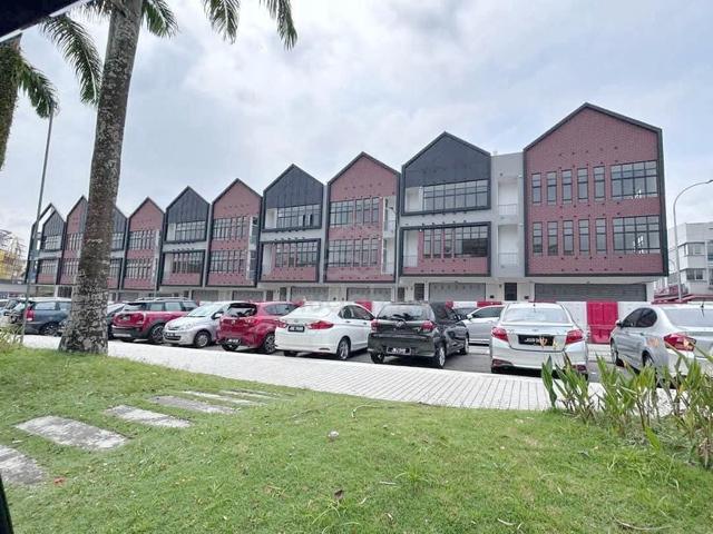 Jalan Sutera Tanjung 8/2, Taman Sutera Utama, 3-Storey Shoplot 1