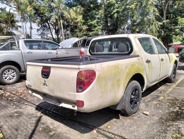 Mitsubishi TRITON 4x2 Pick Up 2.5 (M) 2013 - 1