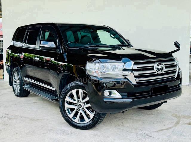 Toyota LandCruiser 4.6ZX URJ202 Facelift High Spec - 1