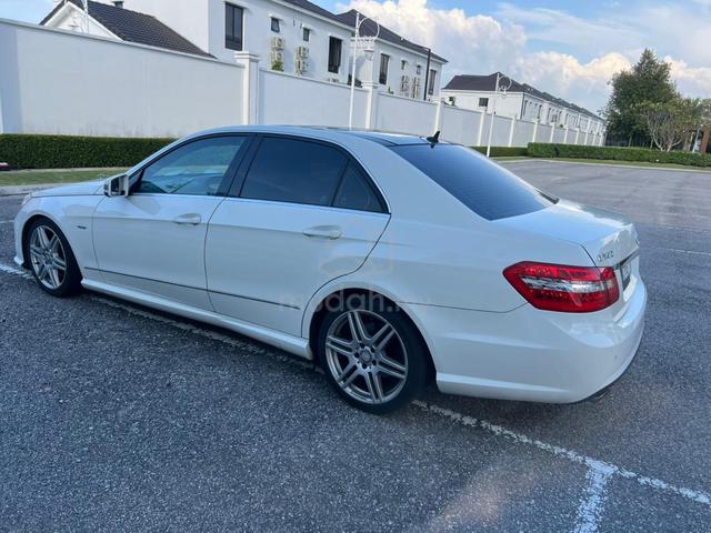 Mercedes Benz E250 CGi Sport AMG - 3