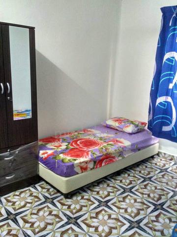 Bilik Sewa Perempuan Larkin Jaya 1