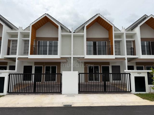 2 Storey Terrace House 4R3B Brand new completed Dengkil 1