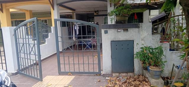 Female Single Room @ Bandar Kinrara Puchong .Malay. Parking wifi Free. 1