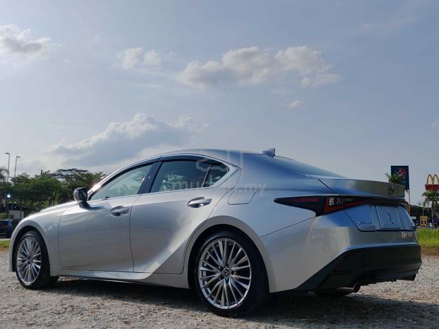 Lexus IS300 Luxury 2021 l Grade 5 A✨ Red Leather - 5