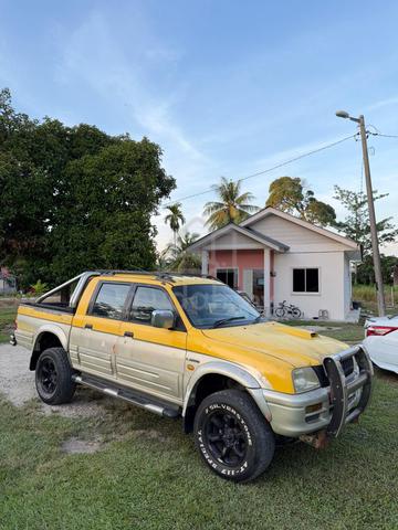 2002 Mitsubishi STORM 2.5 GLX (M) - 2