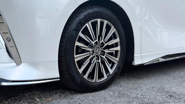 2025 Lexus Lm500h Version L - 3