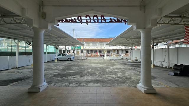 8752 sq.ft huge land area Bungalow near Peneng Hill For Sale 1