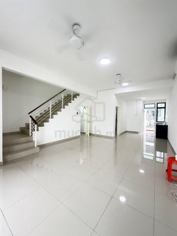 Adda heights rare unit double storey  included cctv & wifi 1