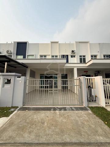 Unblock Reno Double Storey 4Bed 3Bath @ Bandar Dato Onn Perjiranan 14 1