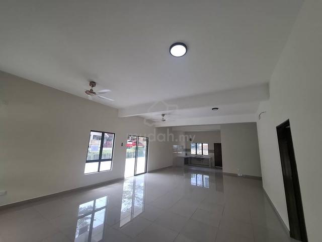 Taman Mantin Putra/Semi D/Single Storey/Ready Move in/Corner Lot/New 1