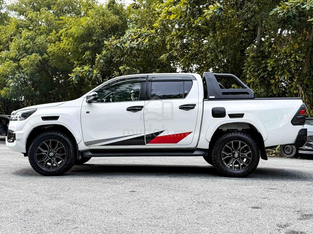 2023 Toyota HILUX 2.8 GR SPORT (A) - 3