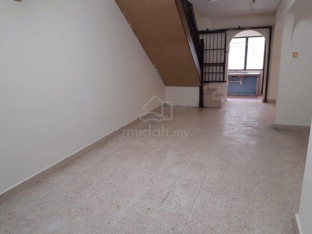 Mayang Pasir 2-Storey Terrace Hse 1300sqft 3-Bedrooms Tiles Flooring 1