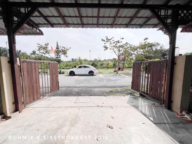 FACING OPEN END ROAD sebelah PETRONAS dan Nearby SEKOLAH OLAK LEMPIK 1