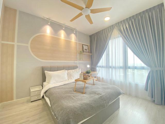 Female unit medium room available walking distance to MRT Putra Permai 1