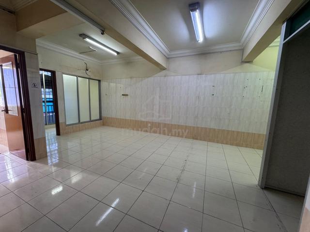 BELOW MARKET 1st level shop in Taman Kinrara in Puchong near OUG 1