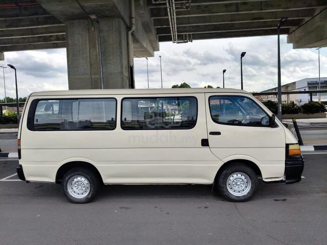 2000 Toyota Hiace 2.4 (M) Window Van 14 Seat - 4